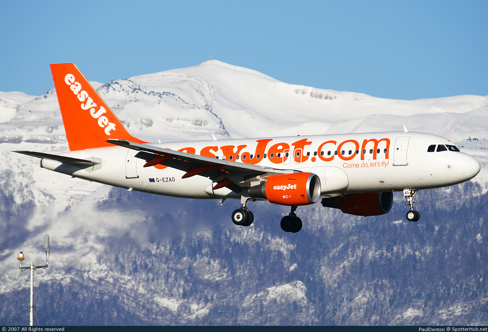 Photo of G-EZAO - Airbus A319-111 operated by easyJet