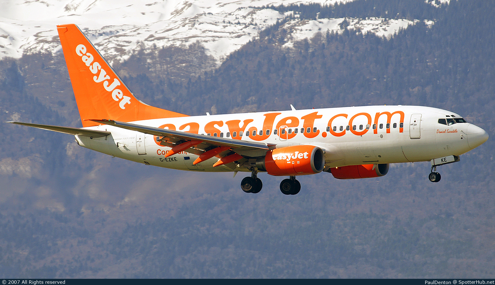 Photo of G-EZKE - Boeing 737-73V operated by easyJet