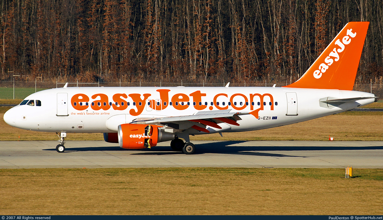 Photo of G-EZII - Airbus A319-111 operated by easyJet