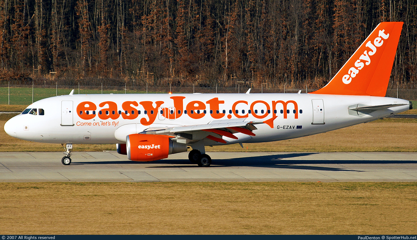 Photo of G-EZAV - Airbus A319-111 operated by easyJet