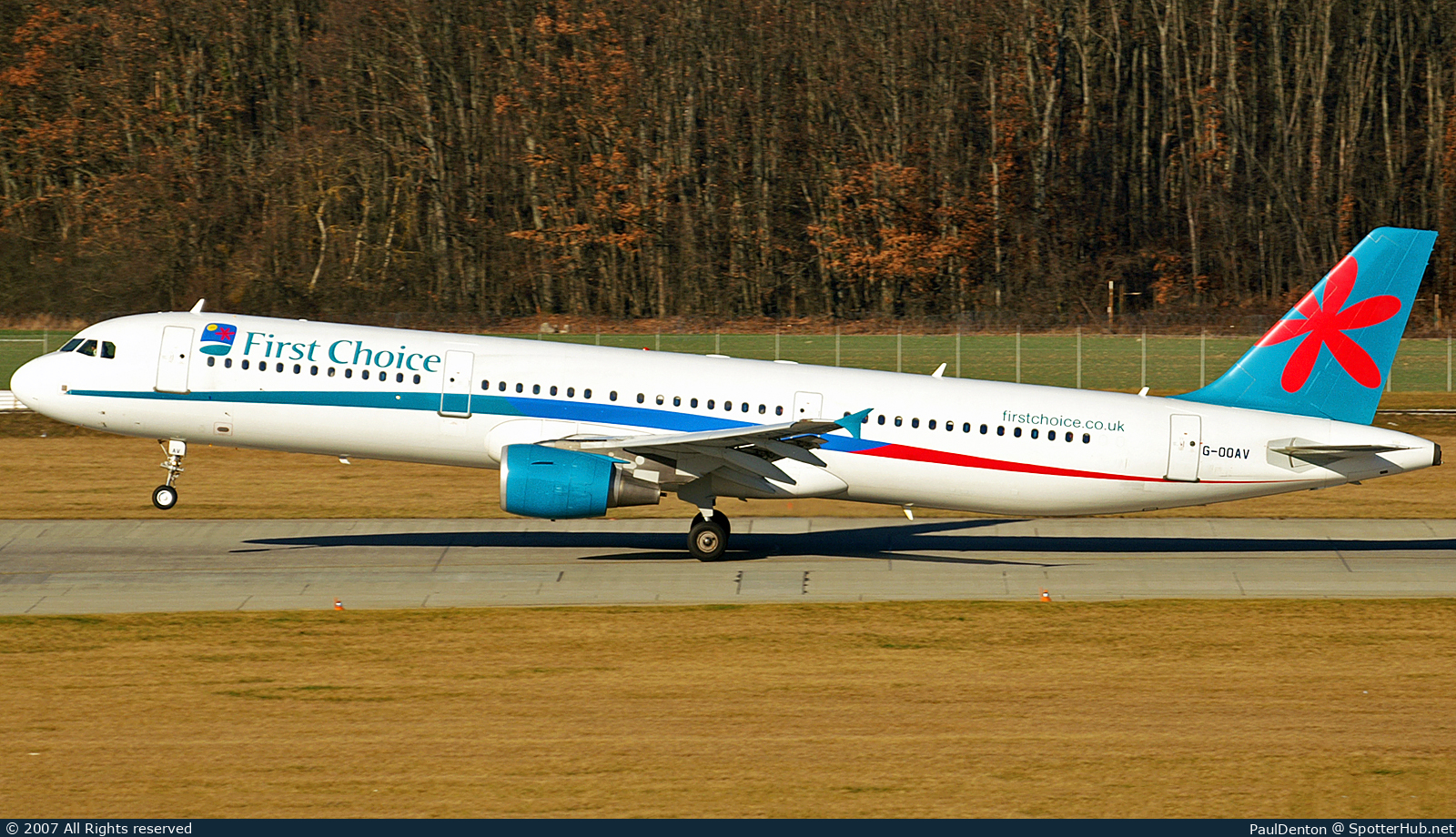 Photo of G-OOAV - Airbus A321-211 operated by First Choice Airways