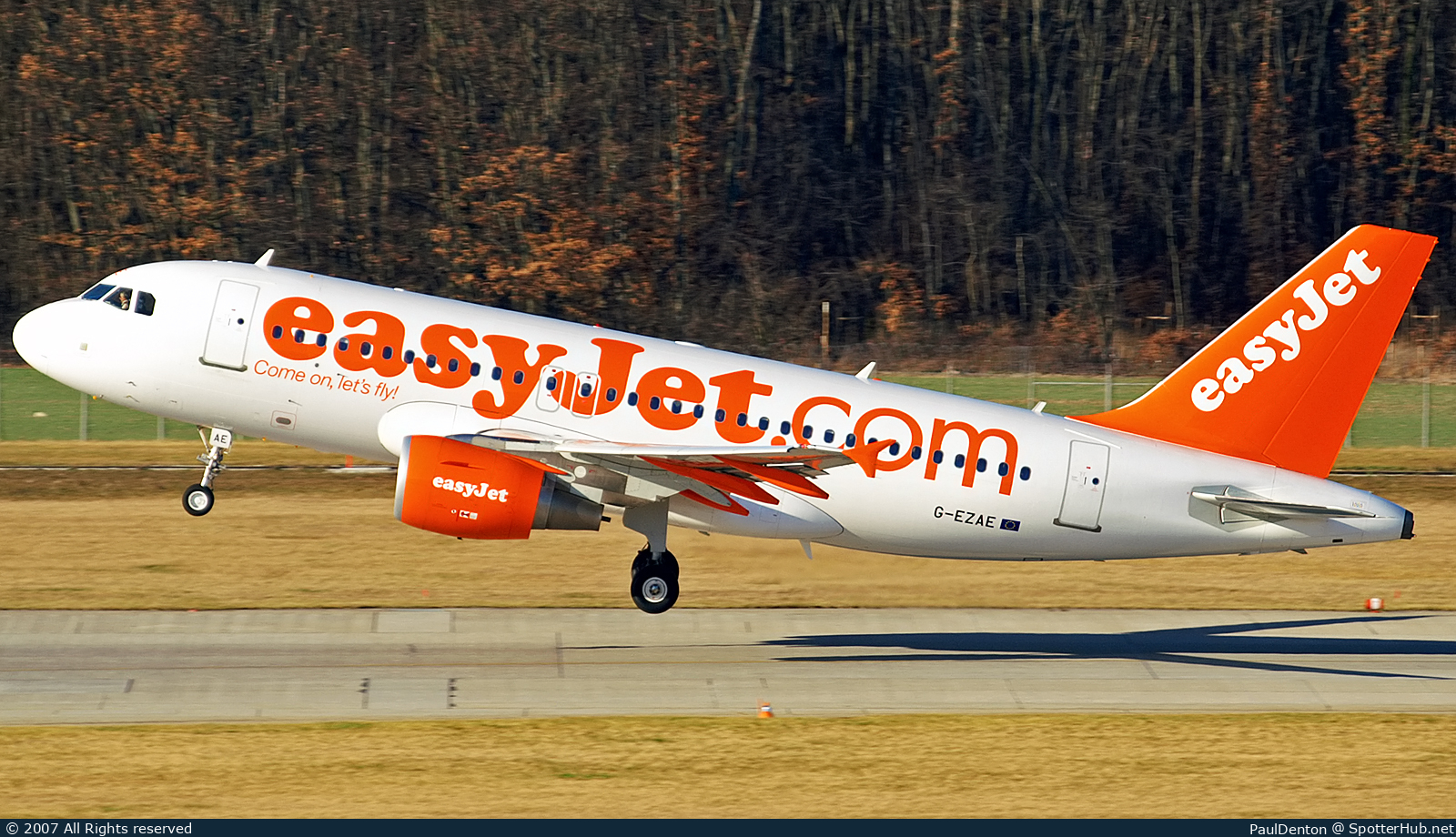 Photo of G-EZAE - Airbus A319-111 operated by easyJet