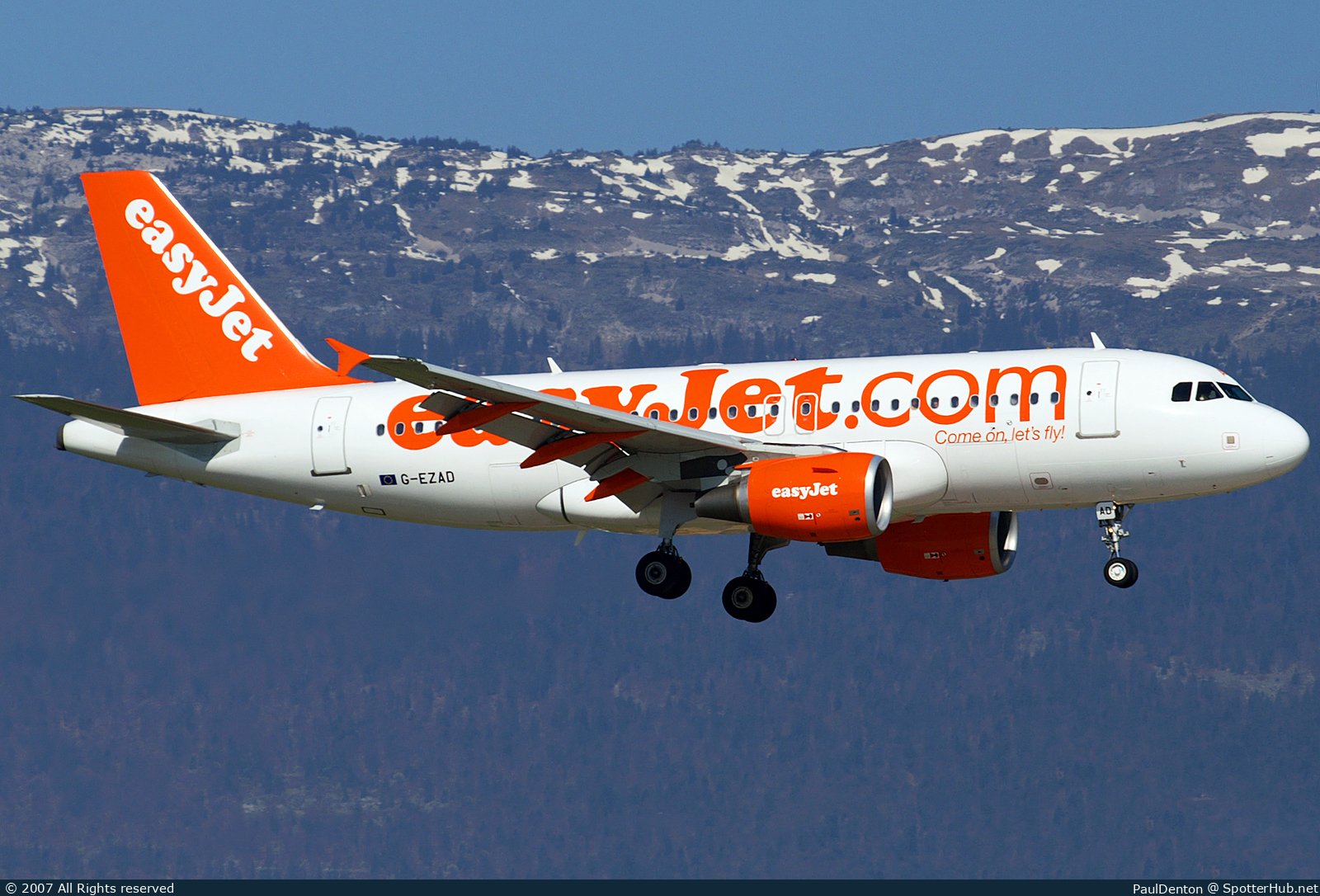 Photo of G-EZAD - Airbus A319-111 operated by easyJet