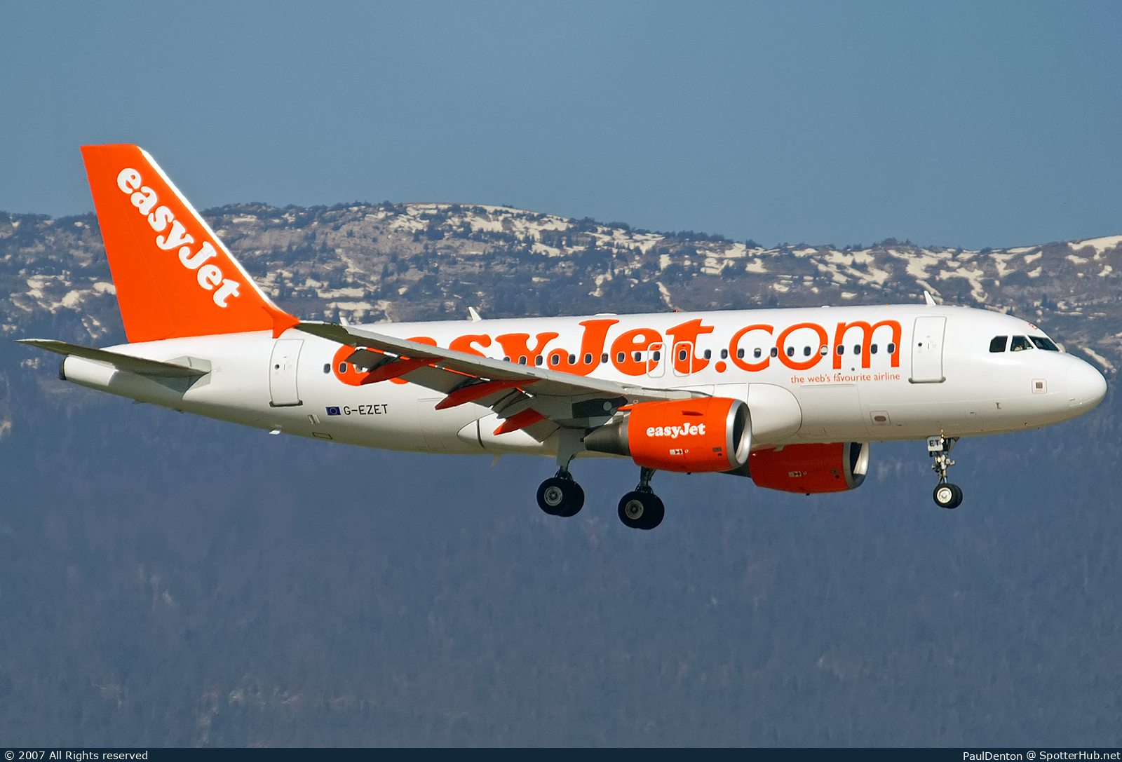 Photo of G-EZET - Airbus A319-111 operated by easyJet