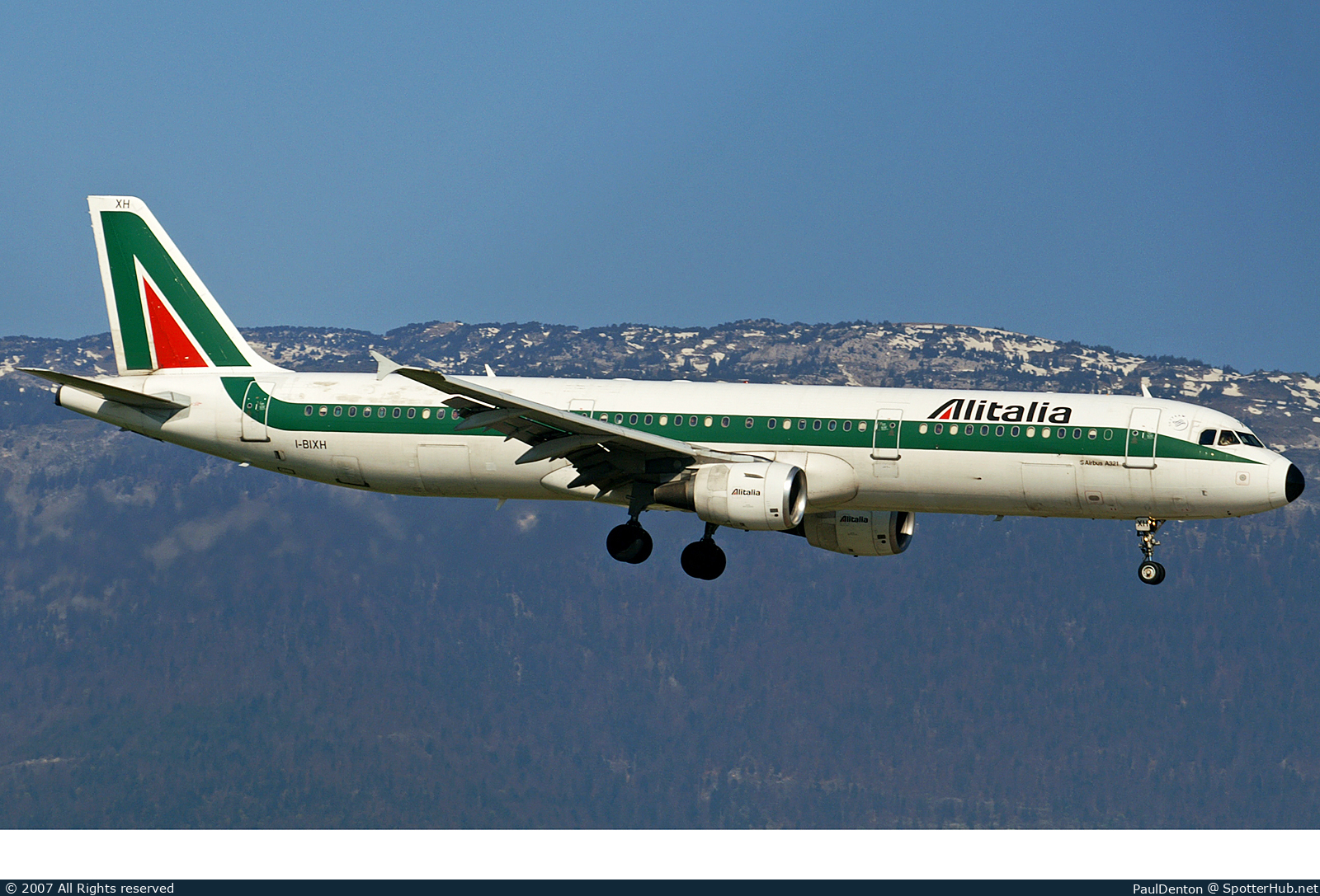 Photo of I-BIXH - Airbus A321-112 operated by Alitalia