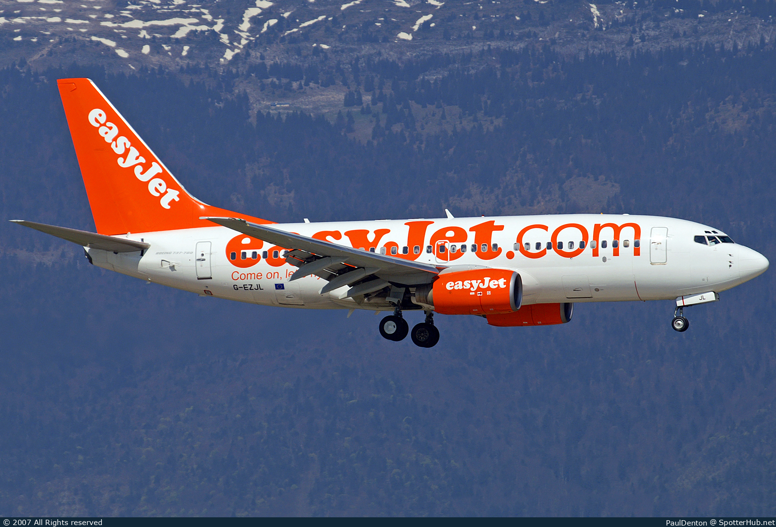 Photo of G-EZJL - Boeing 737-73V operated by easyJet