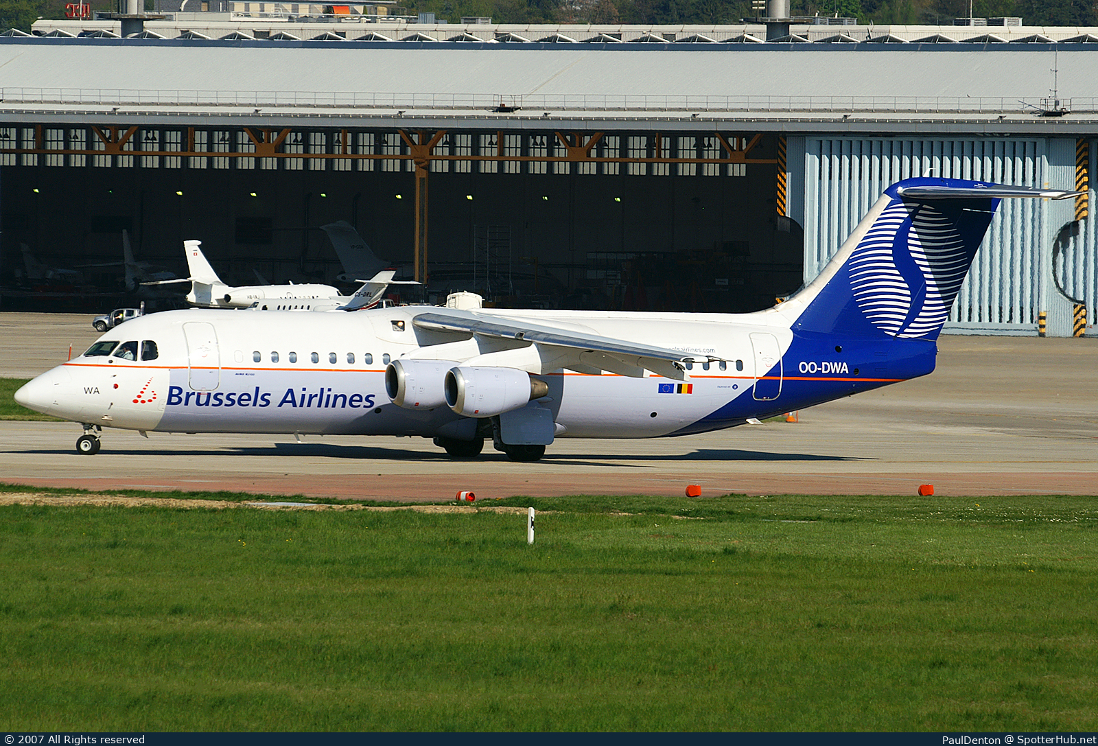 Photo of OO-DWA - British Aerospace Avro RJ100 operated by Brussels Airlines