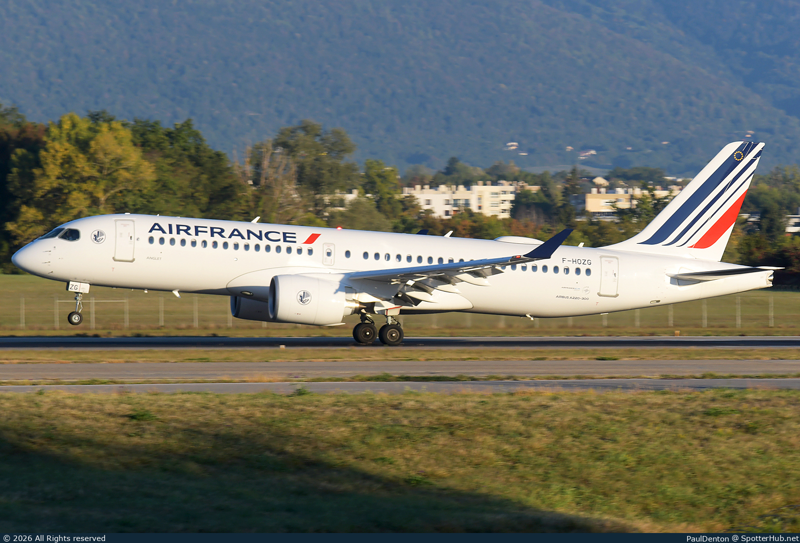 Photo of F-HOZG - Airbus A220-300 operated by Air France