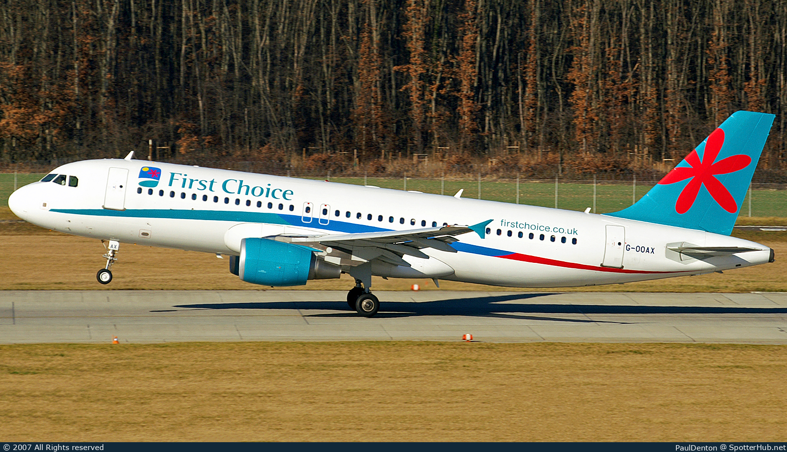 Photo of G-OOAX - Airbus A320-214 operated by First Choice Airways