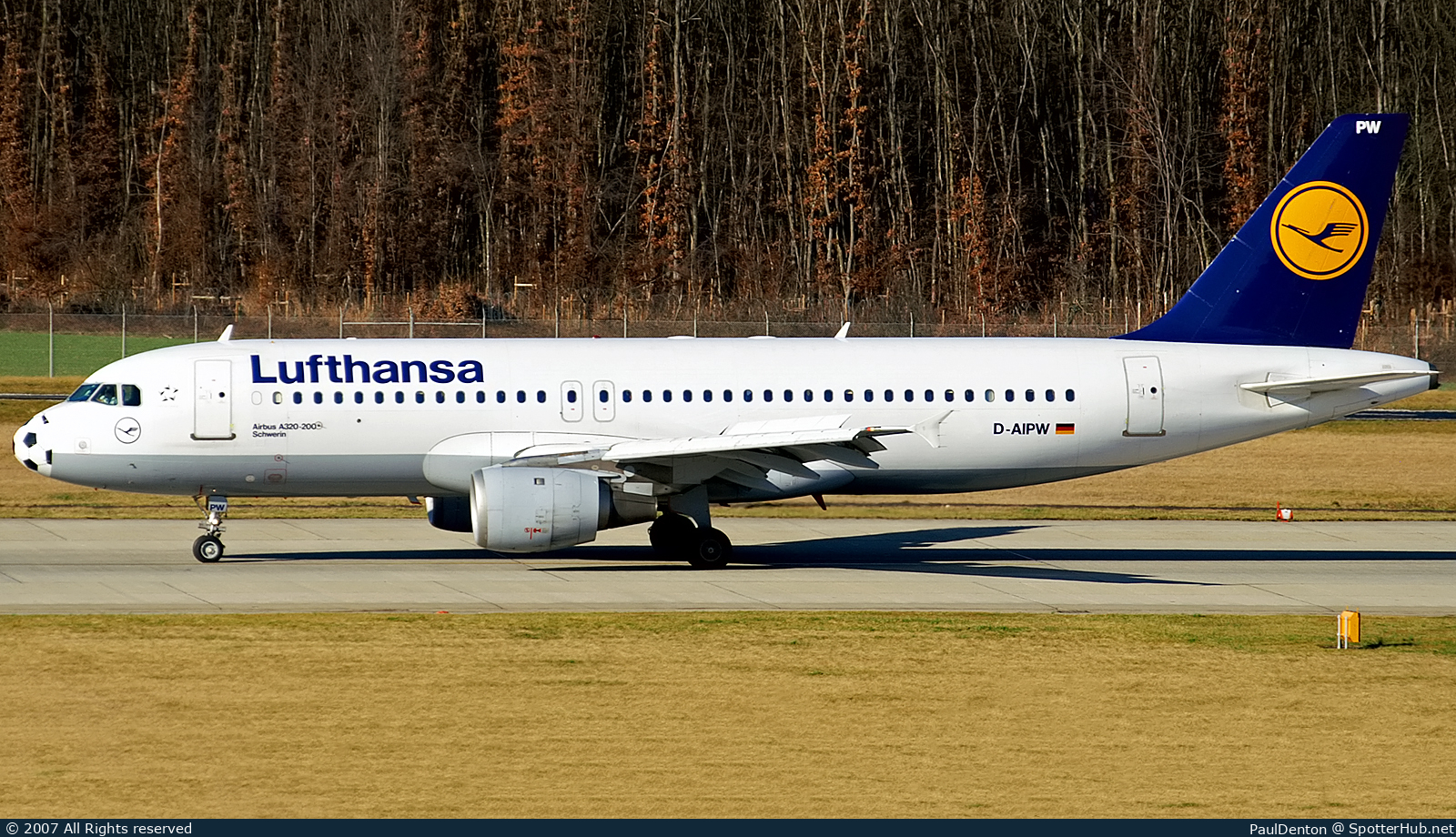 Photo of D-AIPW - Airbus A320-211 operated by Lufthansa