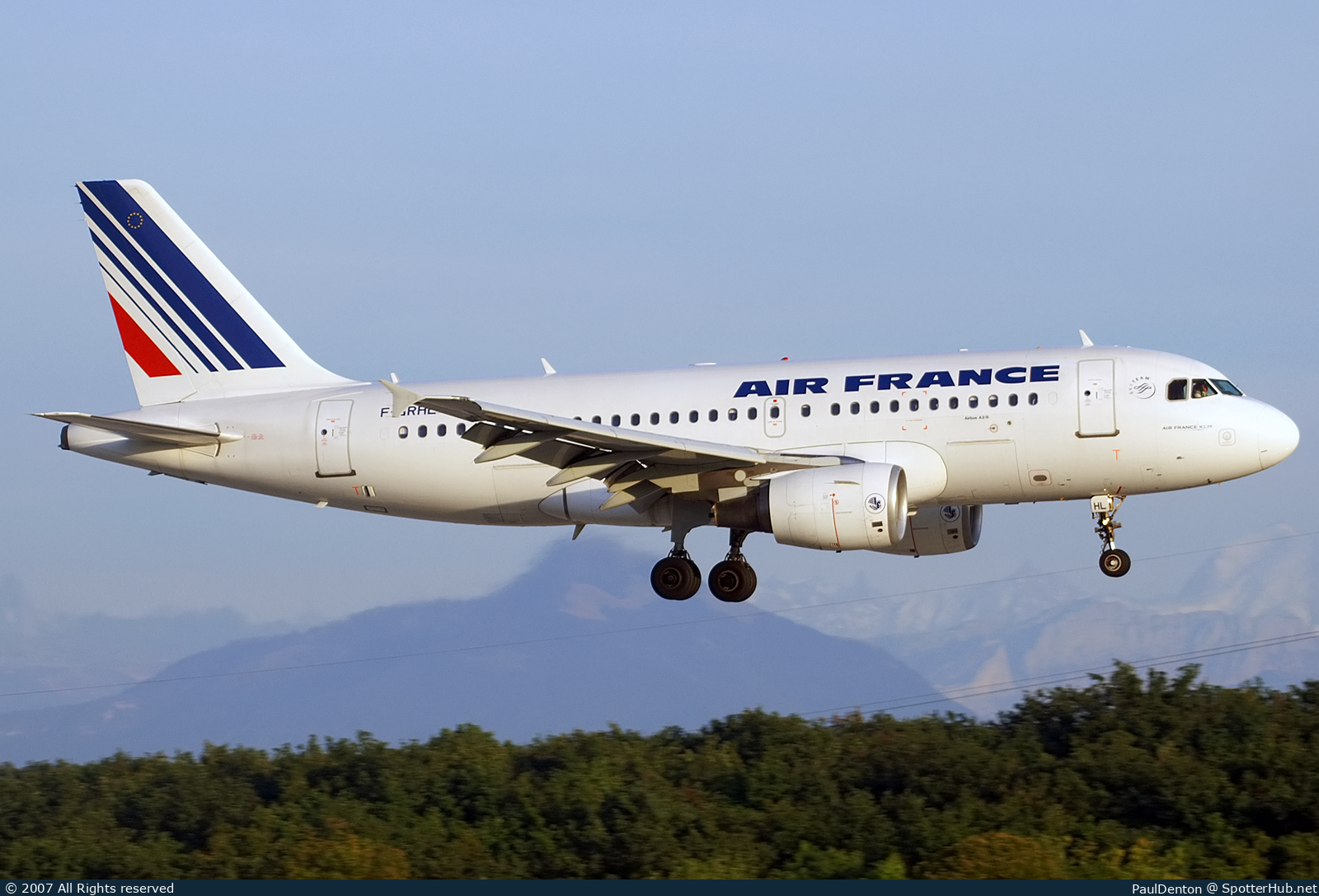 Photo of F-GRHL - Airbus A319-111 operated by Air France