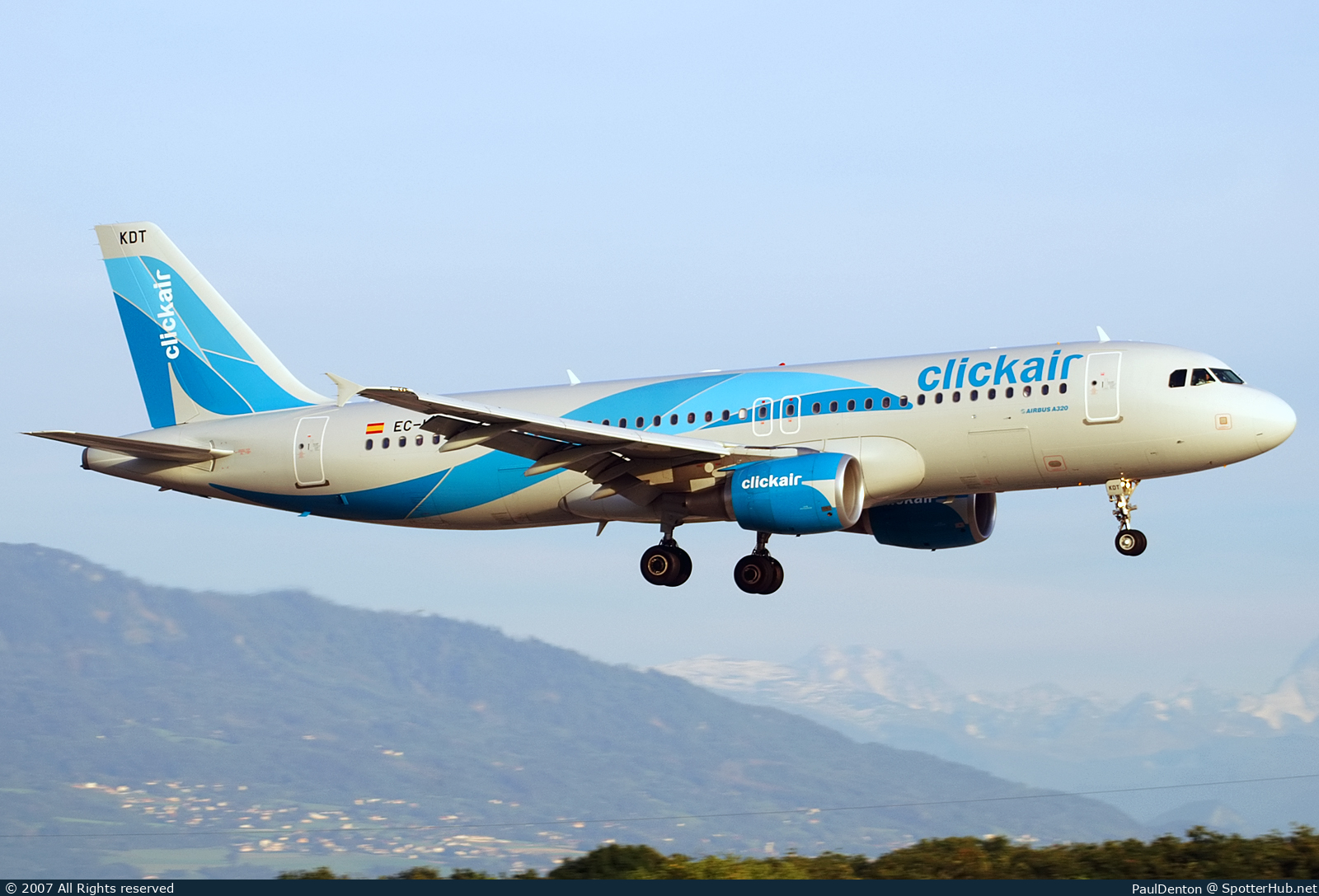 Photo of EC-KDT - Airbus A320-216 operated by Clickair