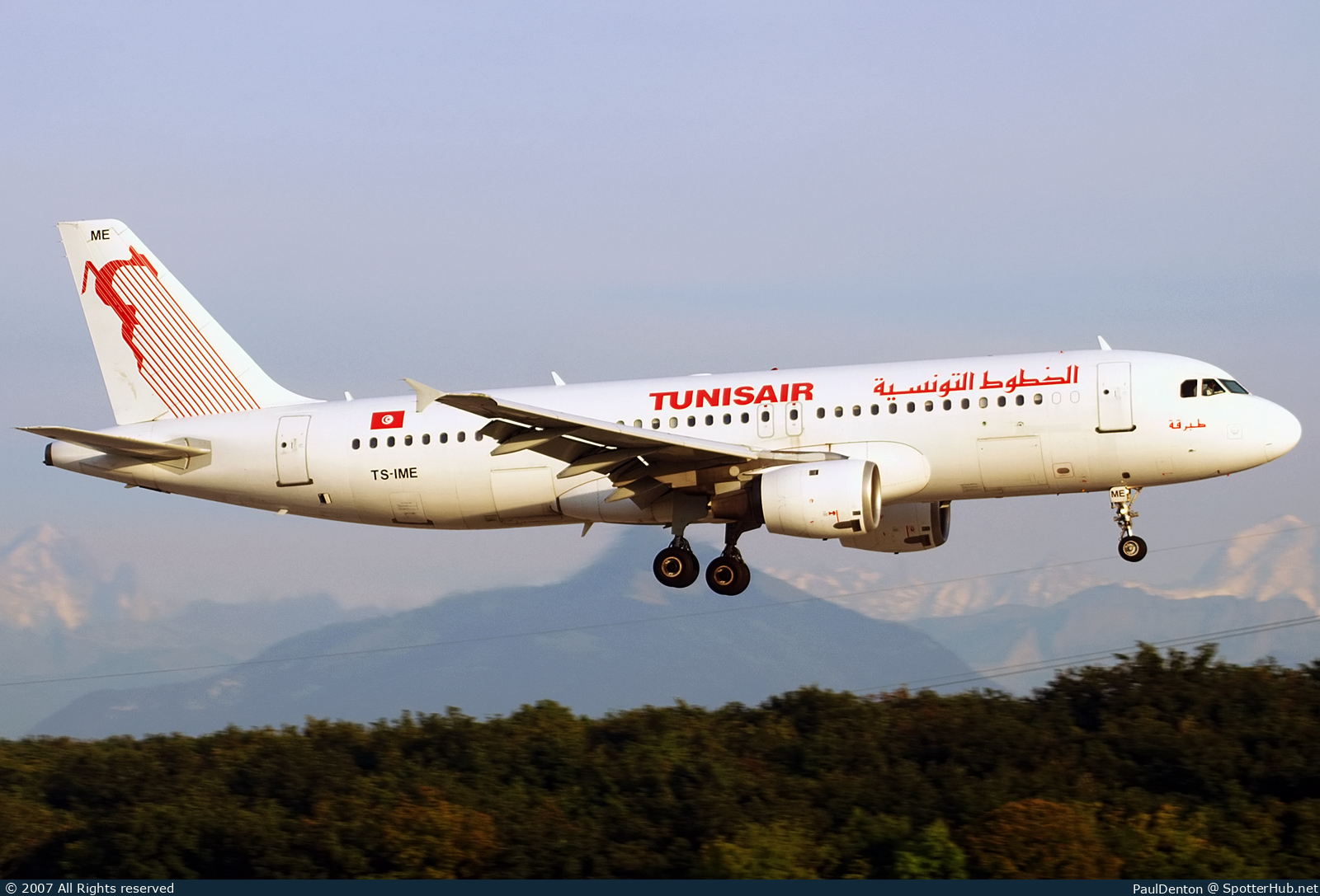 Photo of TS-IME - Airbus A320-211 operated by Tunisair