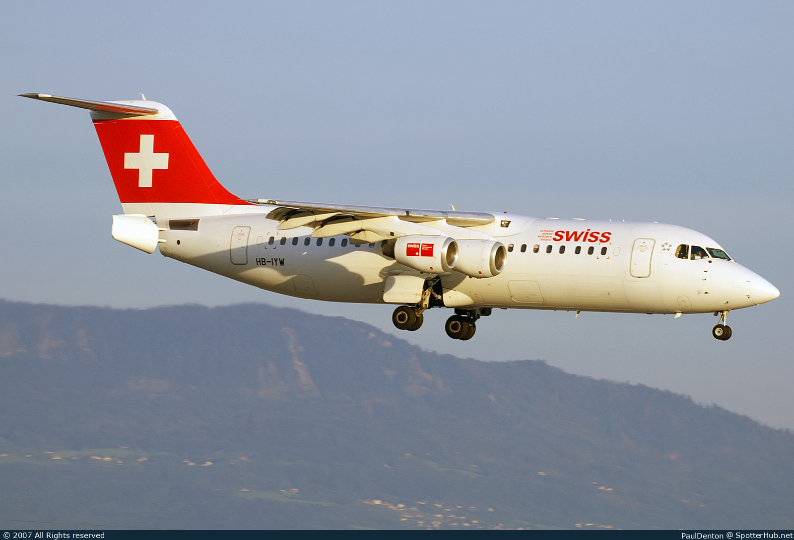 Photo of HB-IYW - British Aerospace Avro RJ100 operated by Swiss International Air Lines