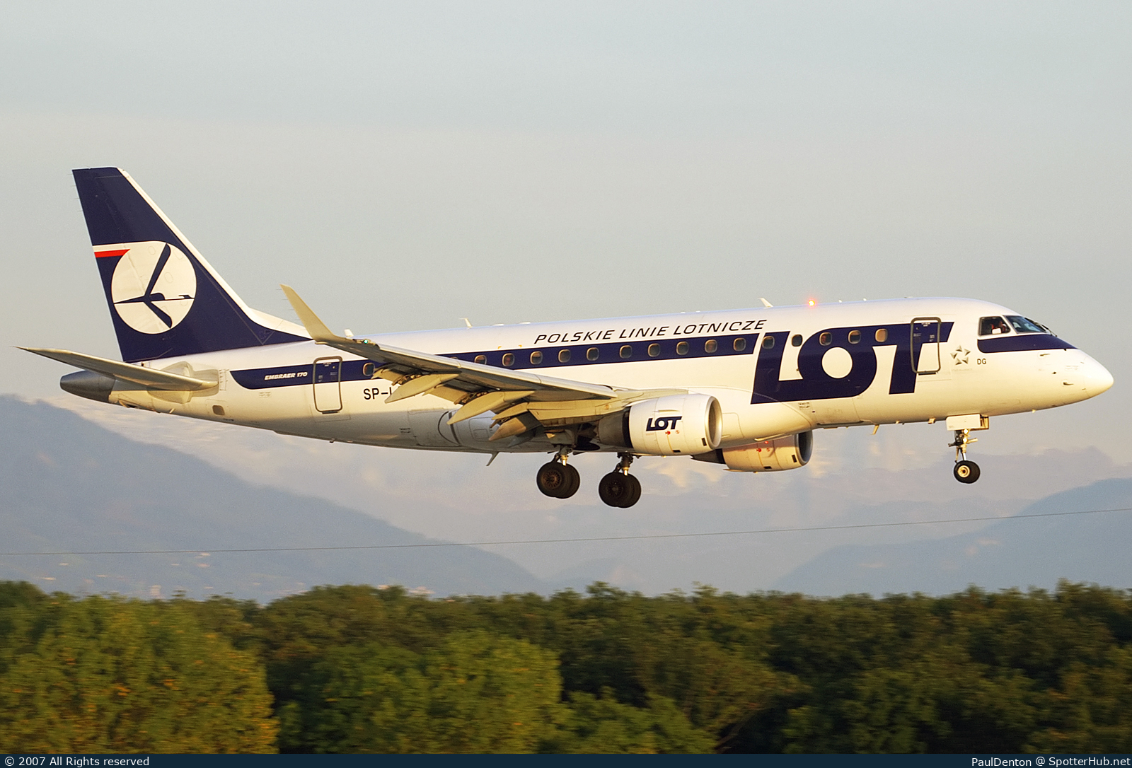 Photo of SP-LDG - Embraer ERJ-170LR operated by LOT Polish Airlines