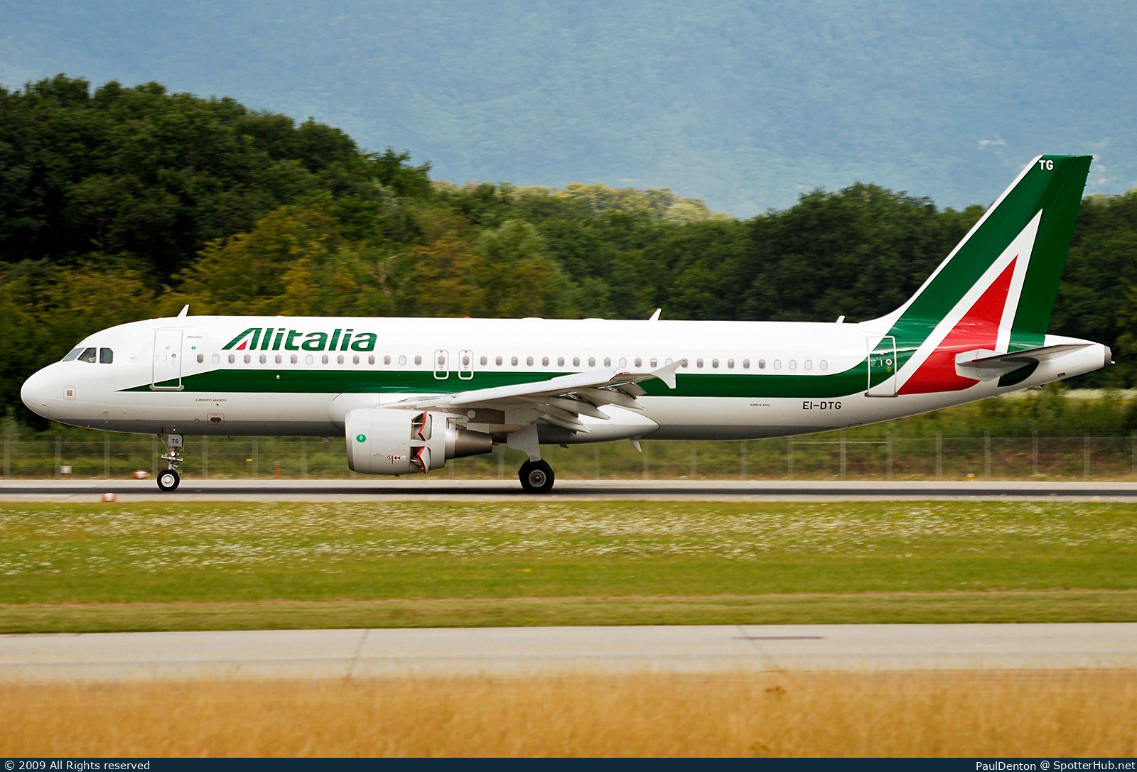 Photo of EI-DTG - Airbus A320-216 operated by Alitalia
