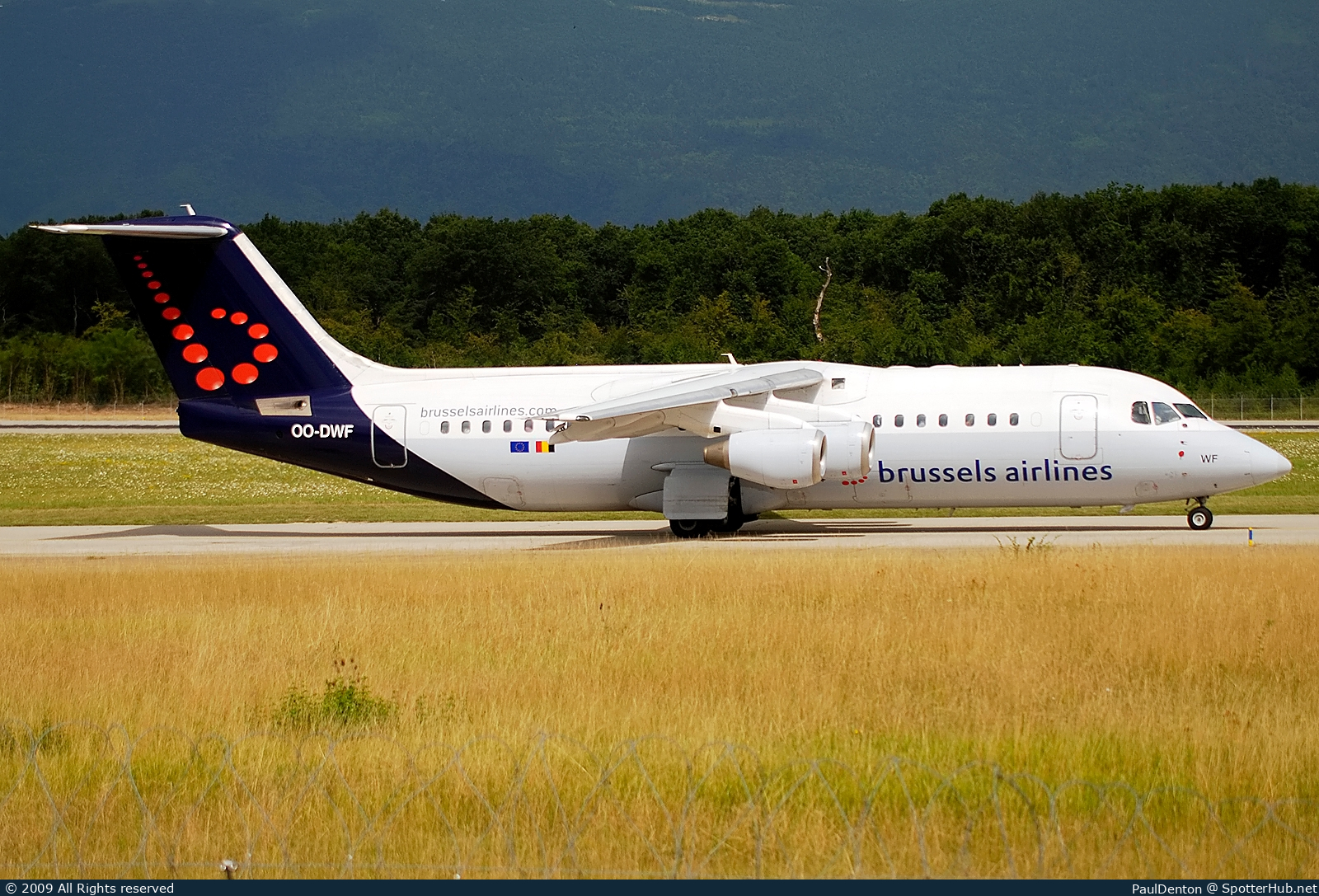 Photo of OO-DWF - British Aerospace Avro RJ100 operated by Brussels Airlines