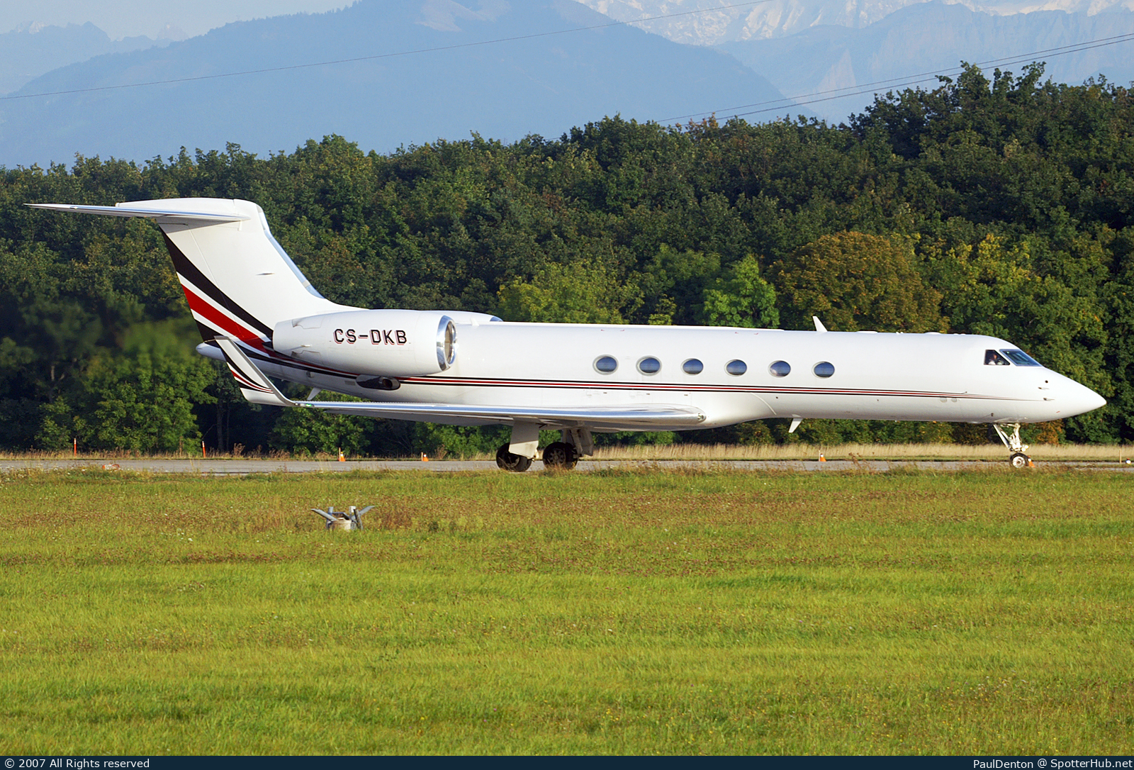 Photo of CS-DKB - Gulfstream GV operated by NetJets Europe