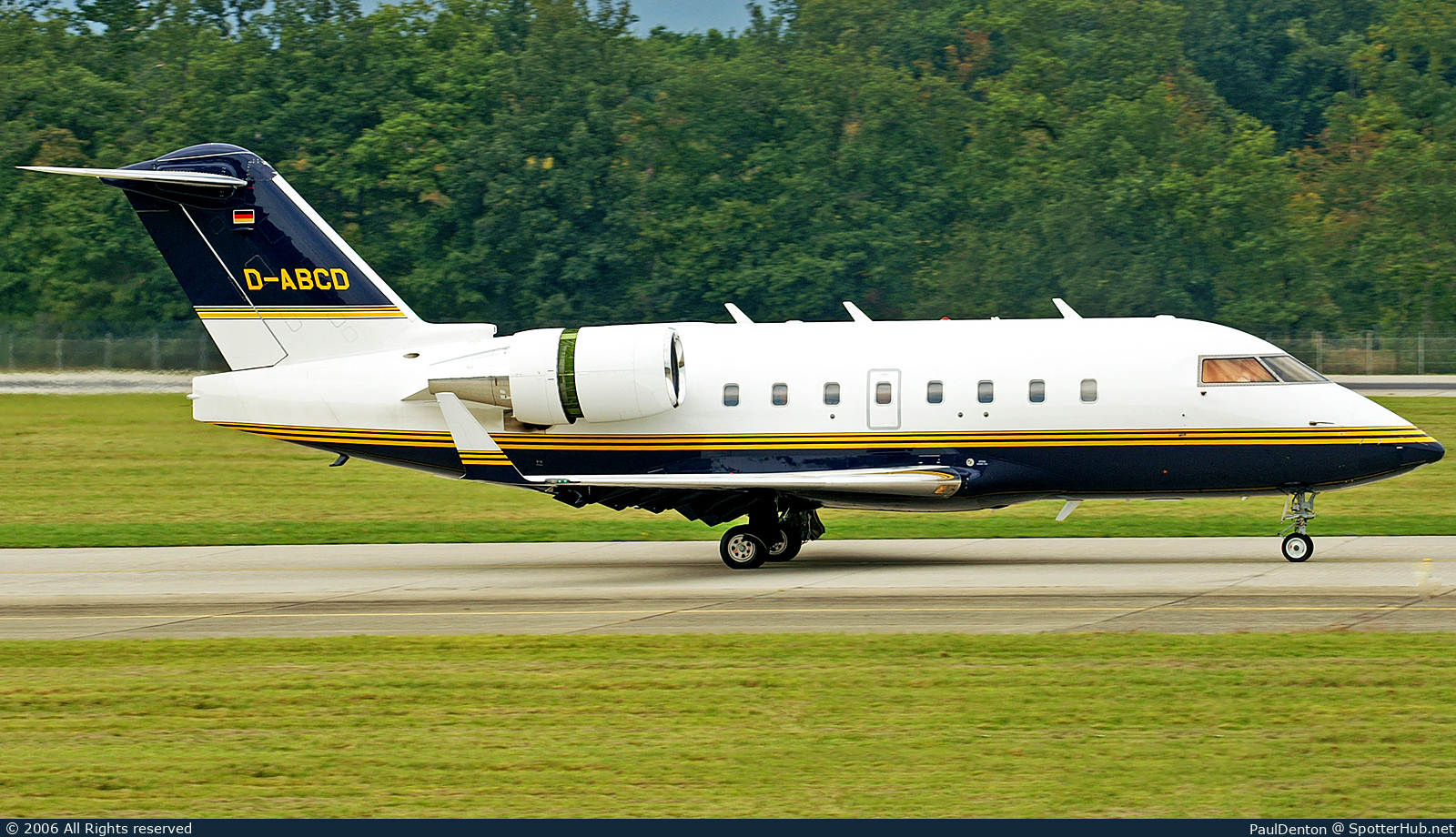 Photo of D-ABCD - Bombardier Challenger 604 operated by Boneair Business Charter