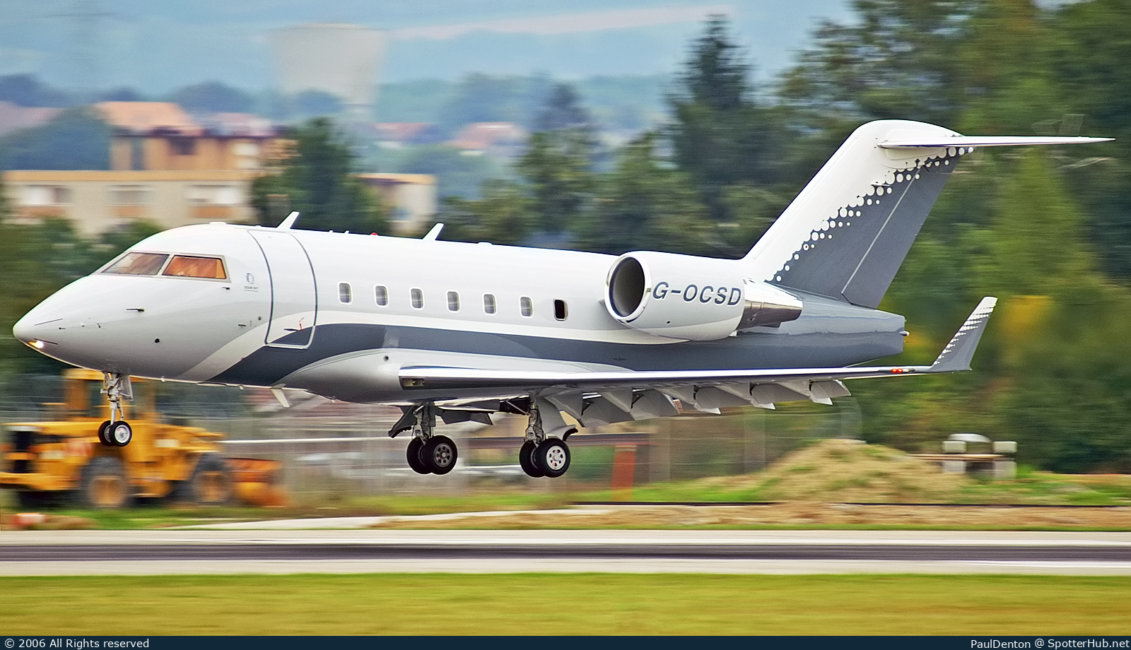 Photo of G-OCSD - Bombardier Challenger 604 operated by Ocean Sky