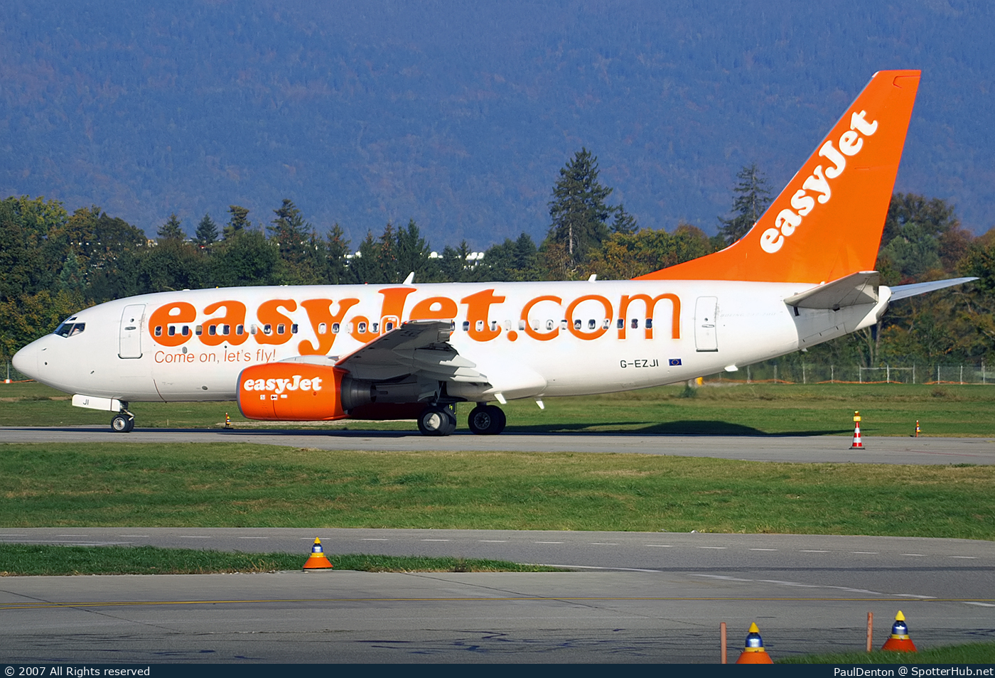 Photo of G-EZJI - Boeing 737-73V operated by easyJet