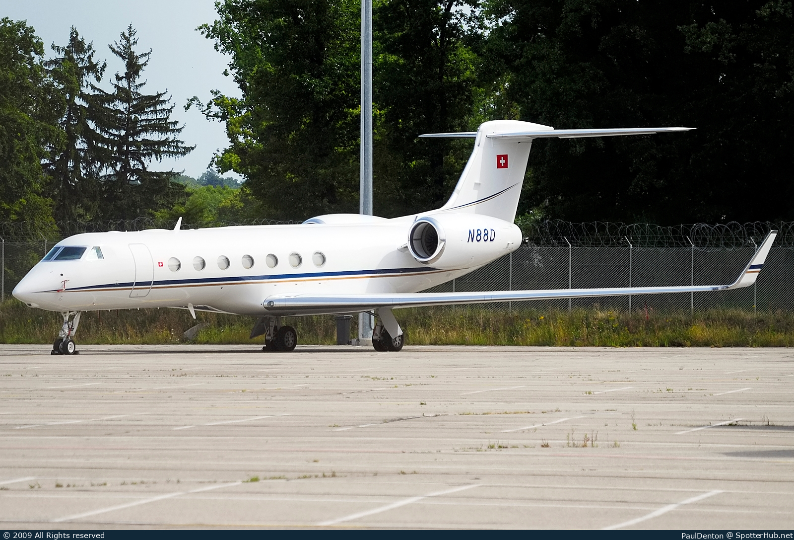 Photo of N88D - Gulfstream GV-SP (G550) operated by Avjet Corp.