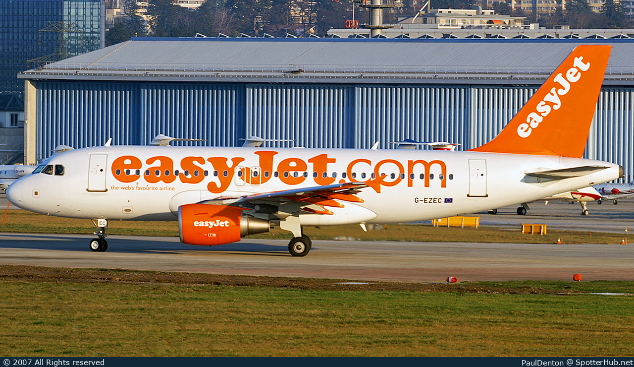Photo of G-EZEC - Airbus A319-111 operated by easyJet