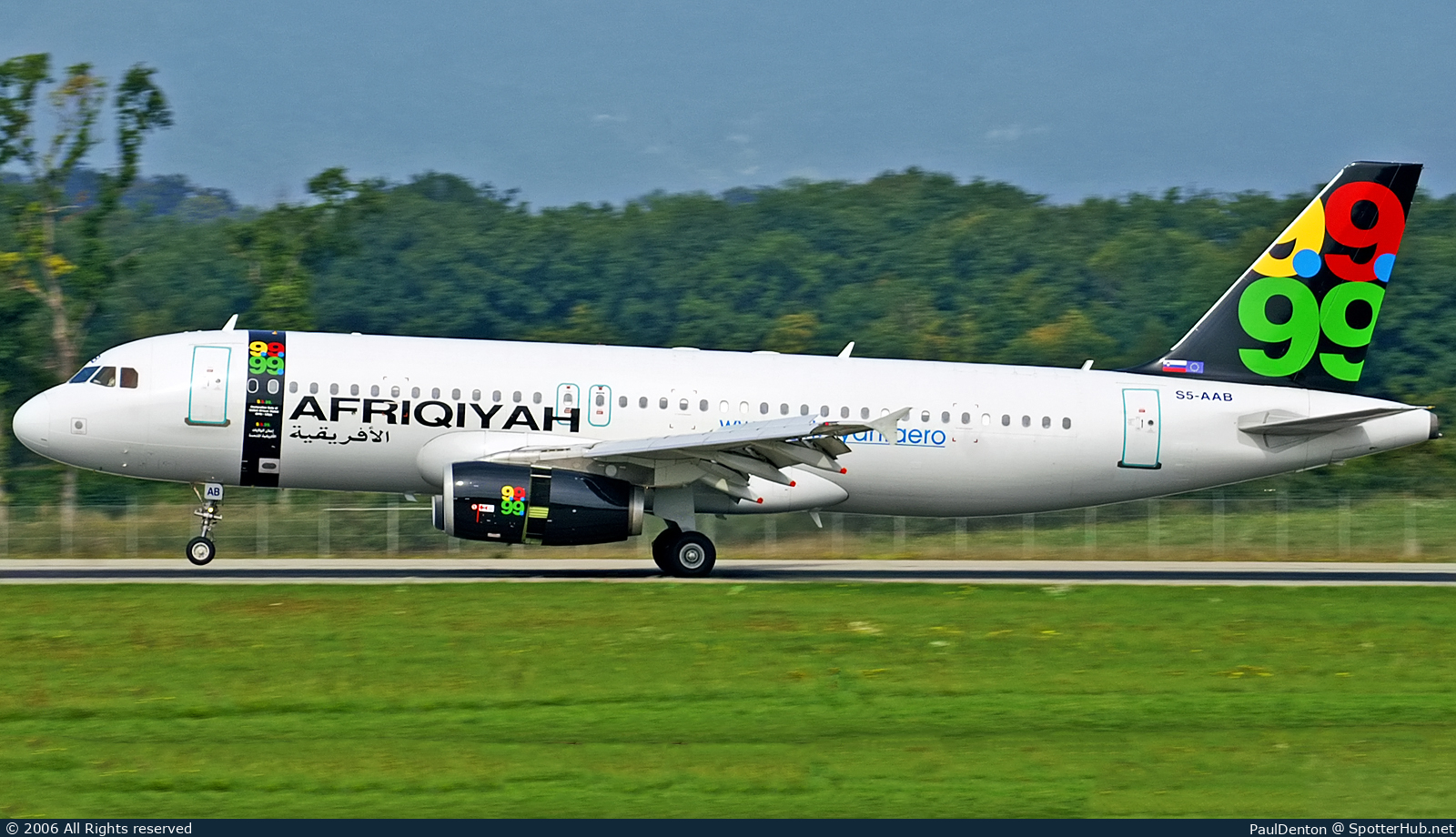 Photo of S5-AAB - Airbus A320-231 operated by Afriqiyah Airways (opb Adria Airways)