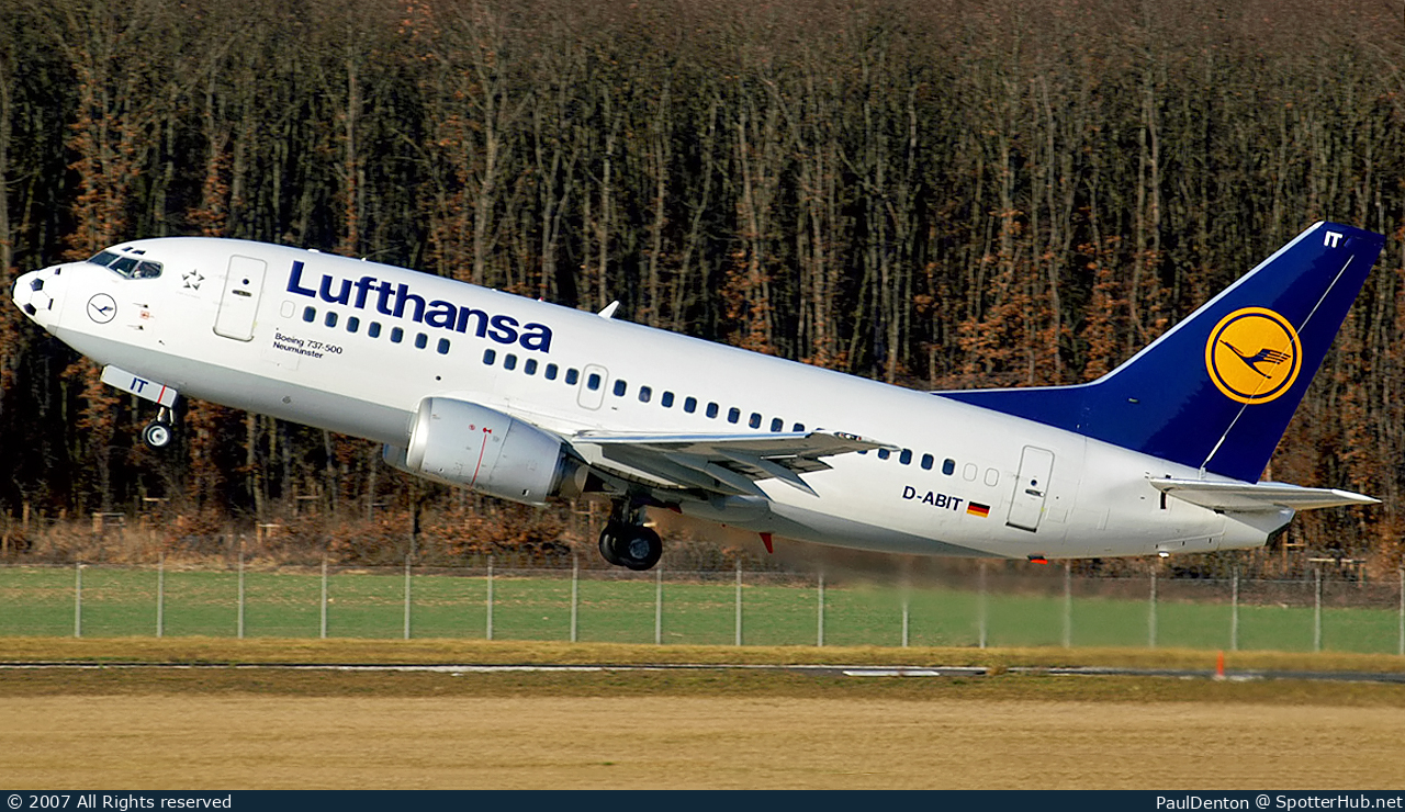 Photo of D-ABIT - Boeing 737-530 operated by Lufthansa