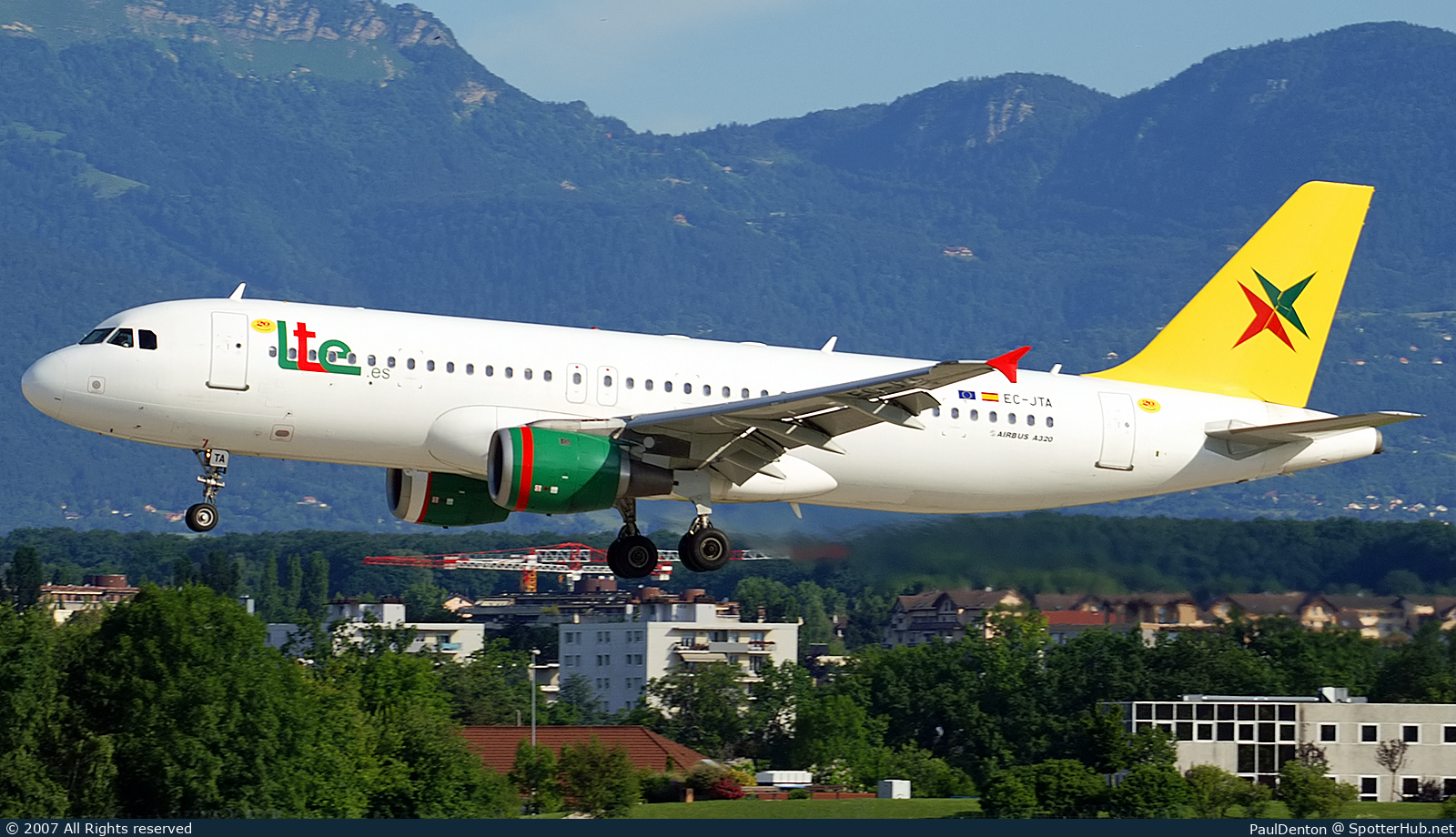 Photo of EC-JTA - Airbus A320-212 operated by LTE International Airways