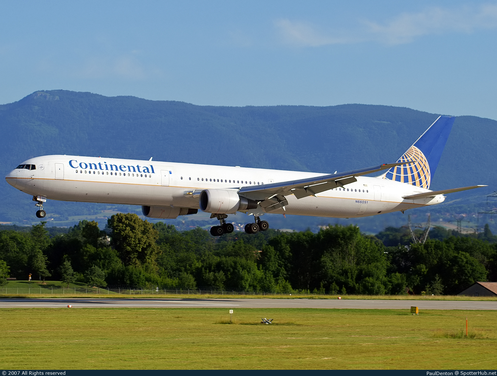 Photo of N66051 - Boeing 767-424(ER) operated by Continental Airlines