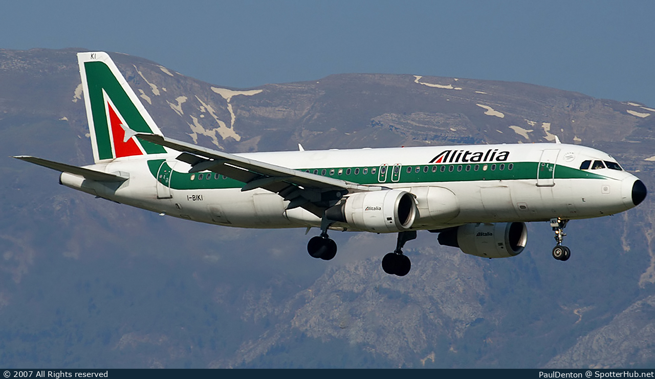 Photo of I-BIKI - Airbus A320-214 operated by Alitalia