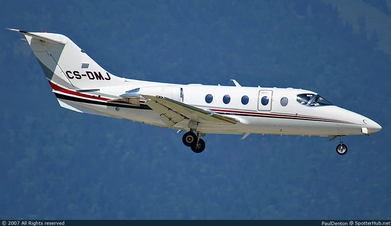 Photo of CS-DMJ - Hawker Beechcraft 400A operated by NetJets Europe
