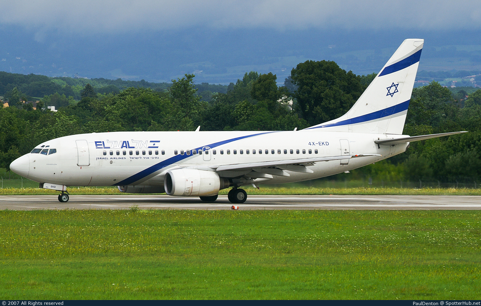 Photo of 4X-EKD - Boeing 737-758 operated by El Al Israel Airlines