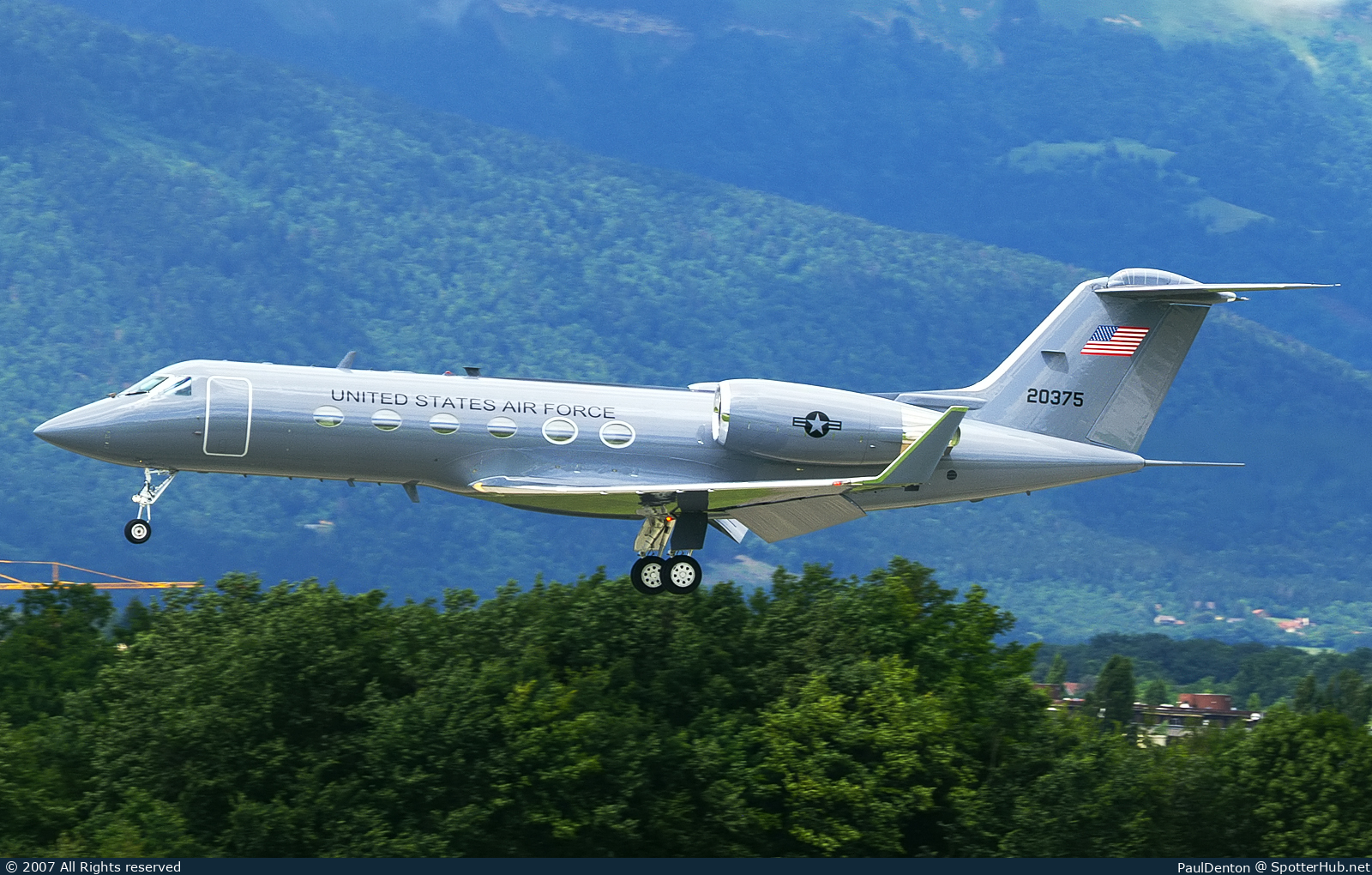 Photo of 92-0375 - Gulfstream C-20H operated by US Air Force