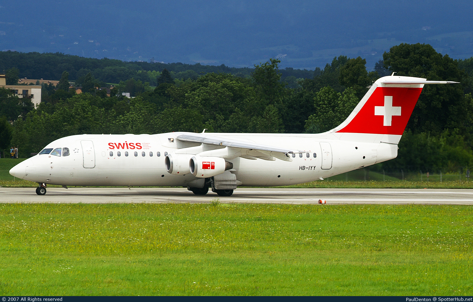Photo of HB-IYY - British Aerospace Avro RJ100 operated by Swiss International Air Lines