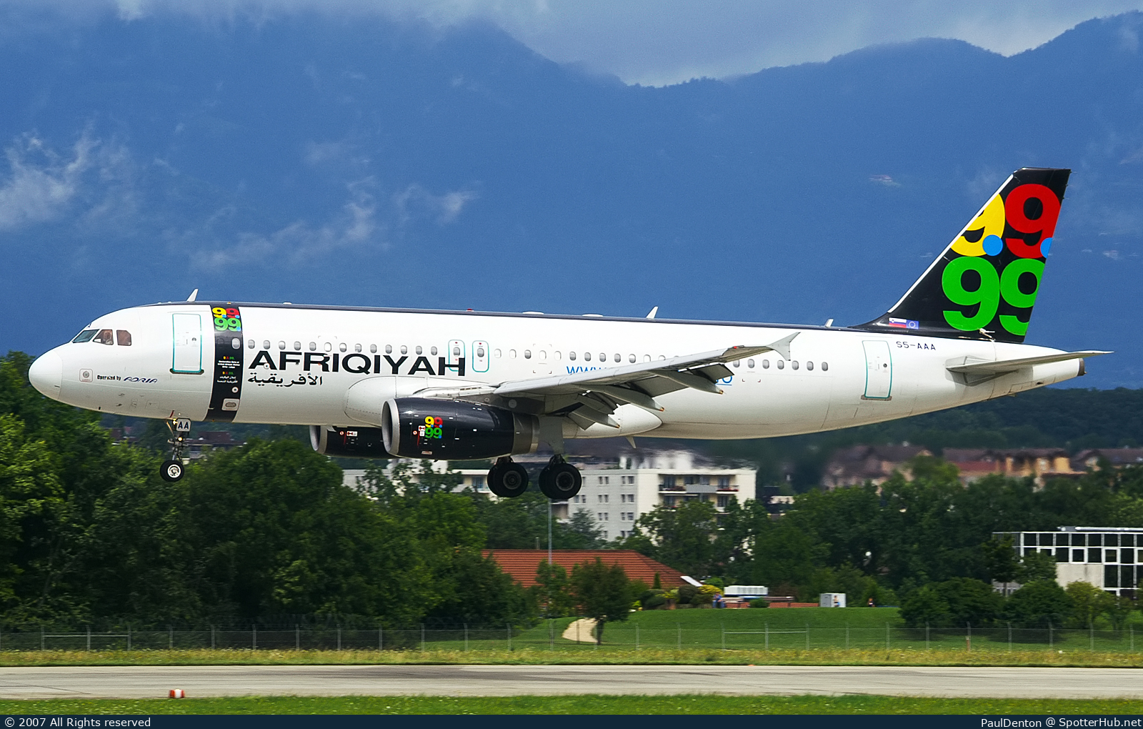 Photo of S5-AAA - Airbus A320-231 operated by Afriqiyah Airways (opb Adria Airways)