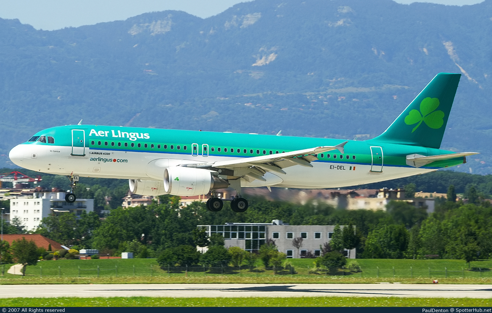 Photo of EI-DEL - Airbus A320-214 operated by Aer Lingus
