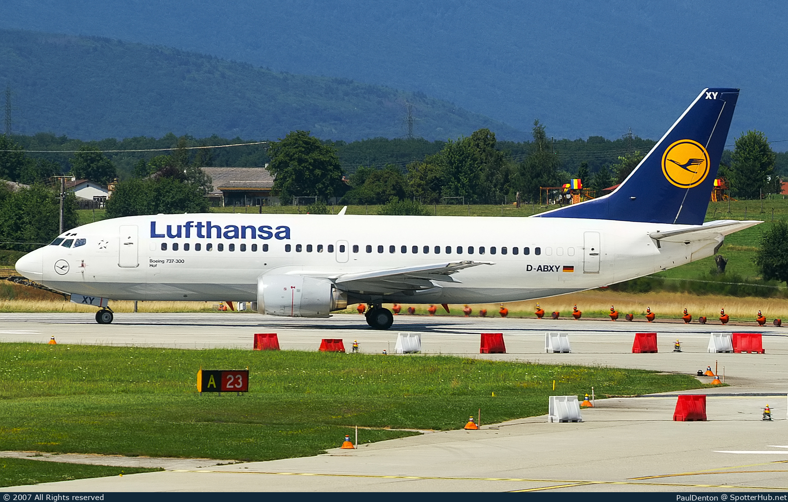 Photo of D-ABXY - Boeing 737-330 operated by Lufthansa
