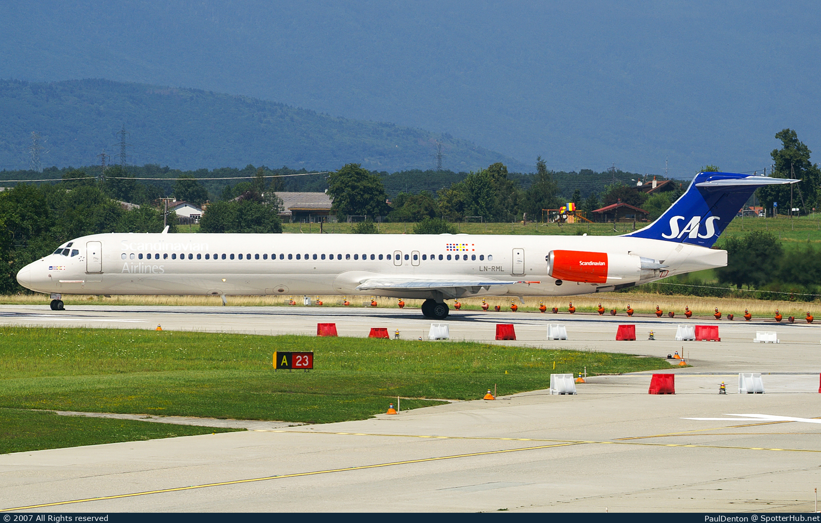 Photo of LN-RML - McDonnell Douglas MD-82 operated by SAS Scandinavian Airlines