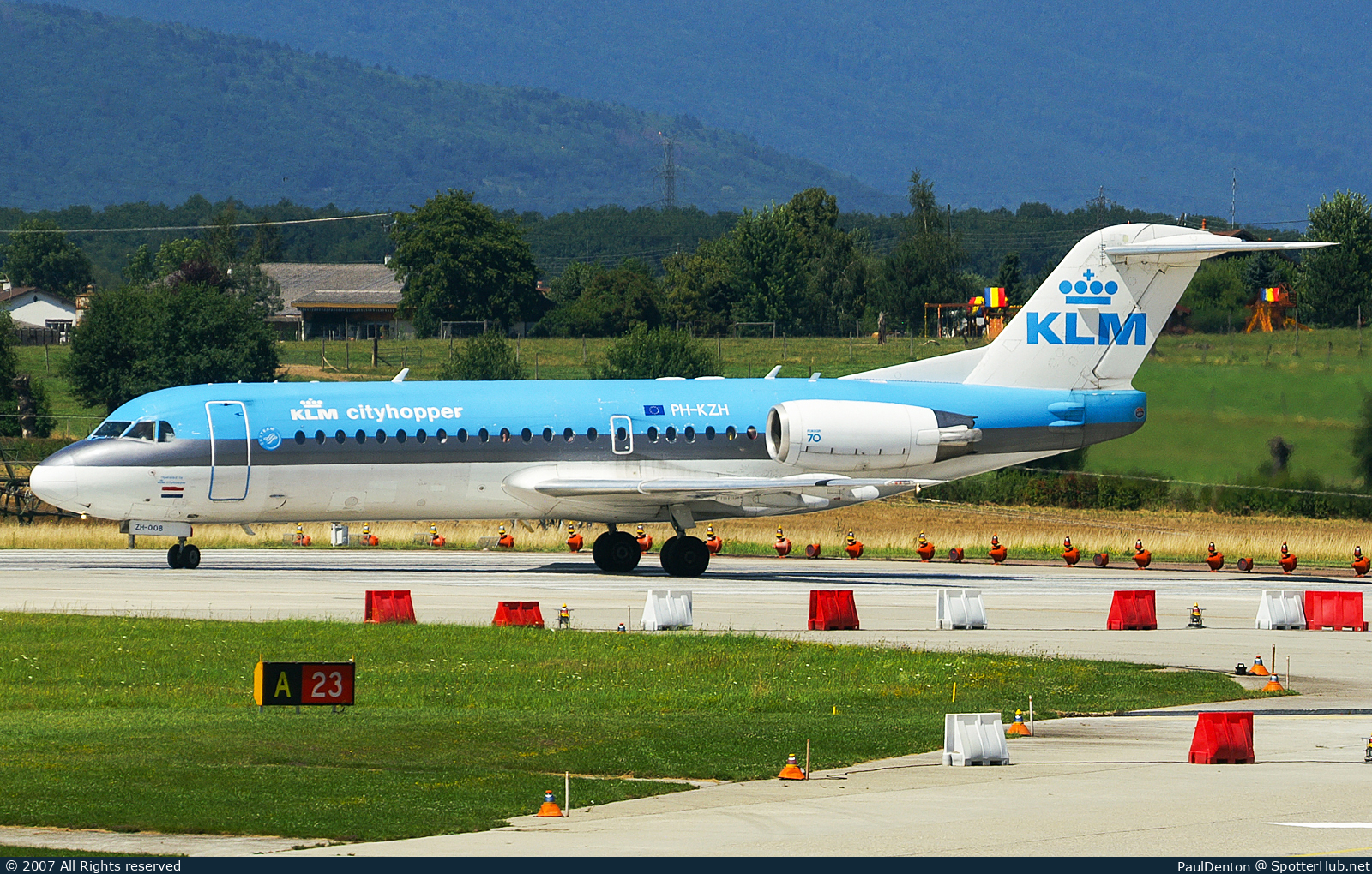 Photo of PH-KZH - Fokker 70 operated by KLM Cityhopper