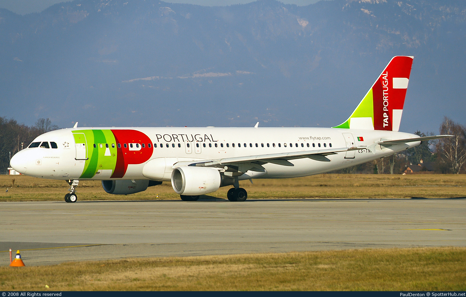 Photo of CS-TNH - Airbus A320-214 operated by TAP Air Portugal