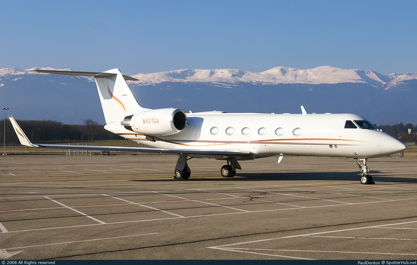 Photo of N437GA - Gulfstream GIV-SP operated by Private