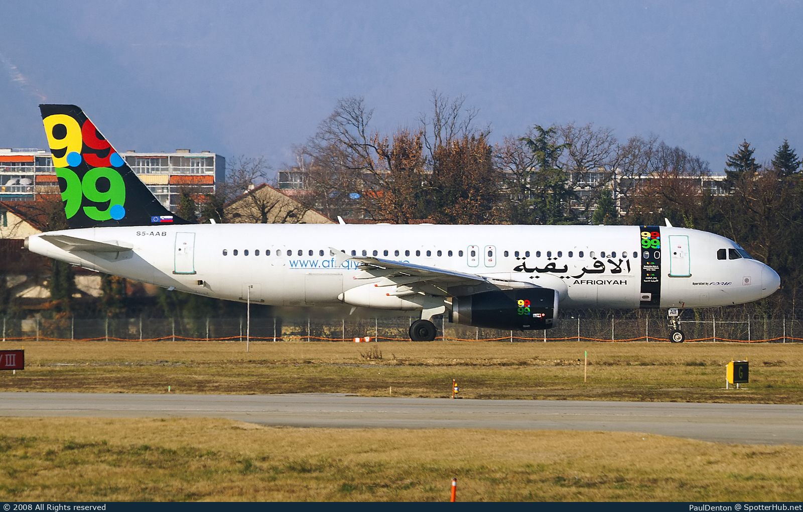 Photo of S5-AAB - Airbus A320-231 operated by Afriqiyah Airways (opb Adria Airways)