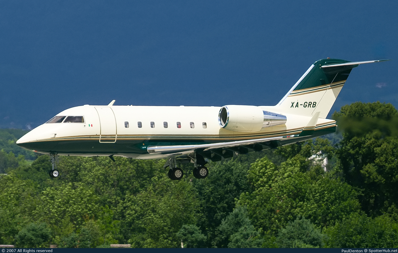 Photo of XA-GRB - Bombardier Challenger 604 operated by Aerolíneas de Tehuacán