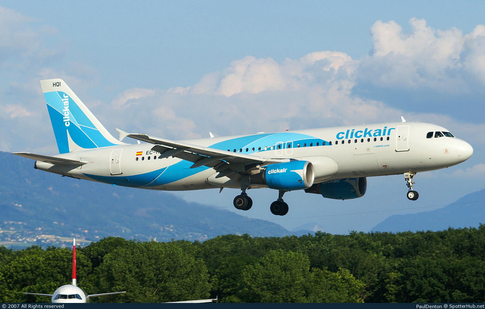 Photo of EC-HQI - Airbus A320-214 operated by Clickair