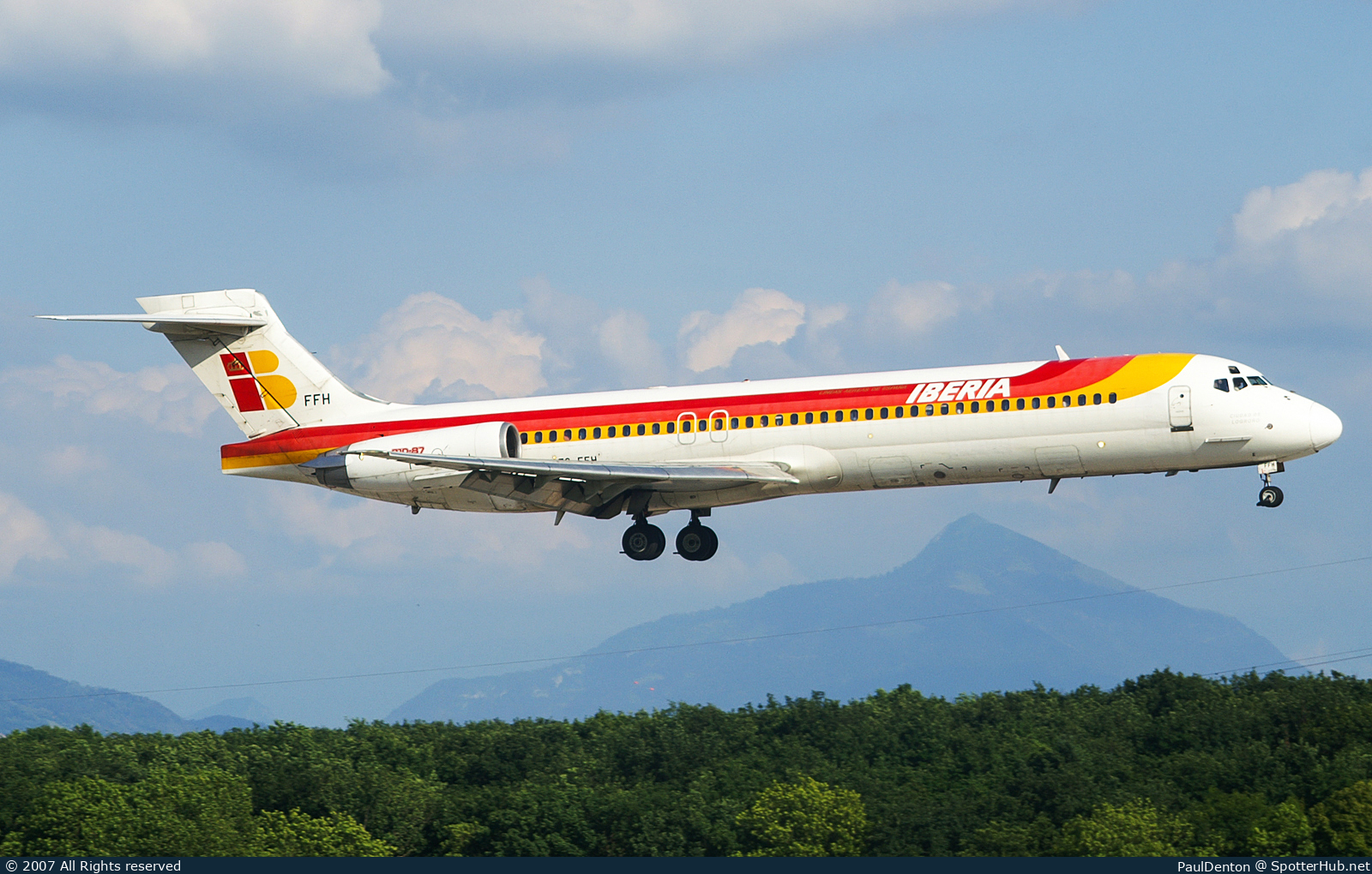 Photo of EC-FFH - McDonnell Douglas MD-87 operated by Iberia