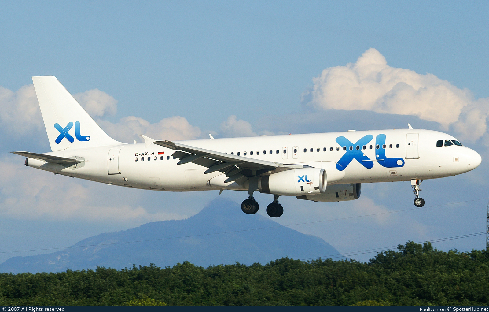 Photo of D-AXLA - Airbus A320-232 operated by XL Airways Germany
