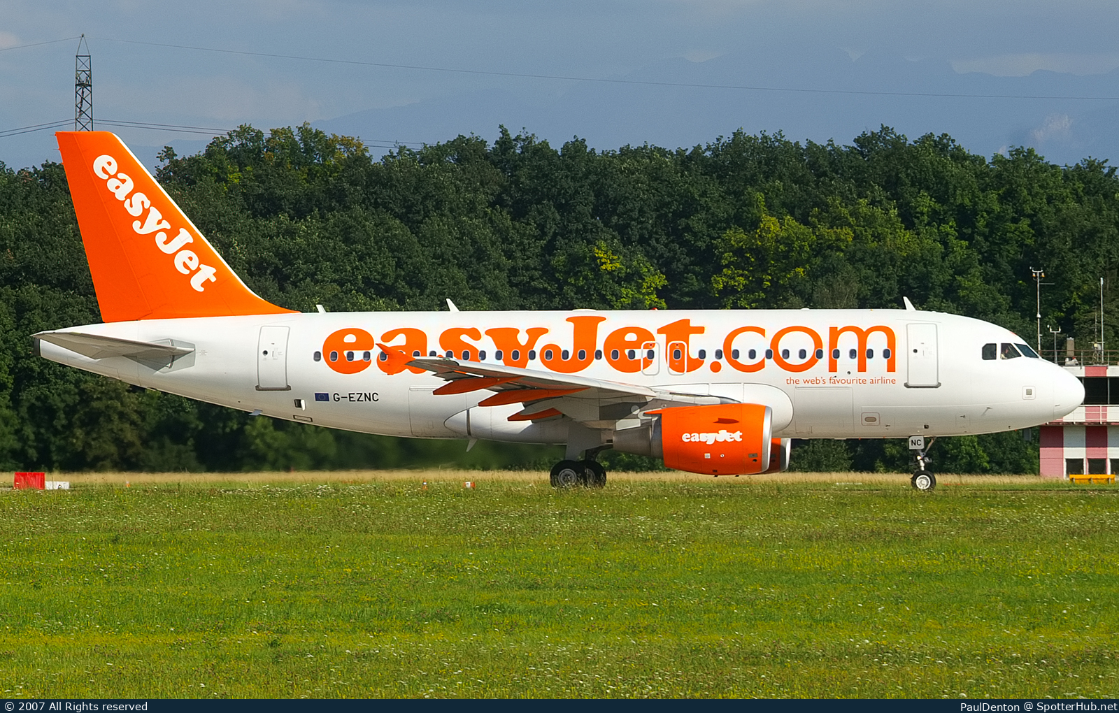 Photo of G-EZNC - Airbus A319-111 operated by easyJet
