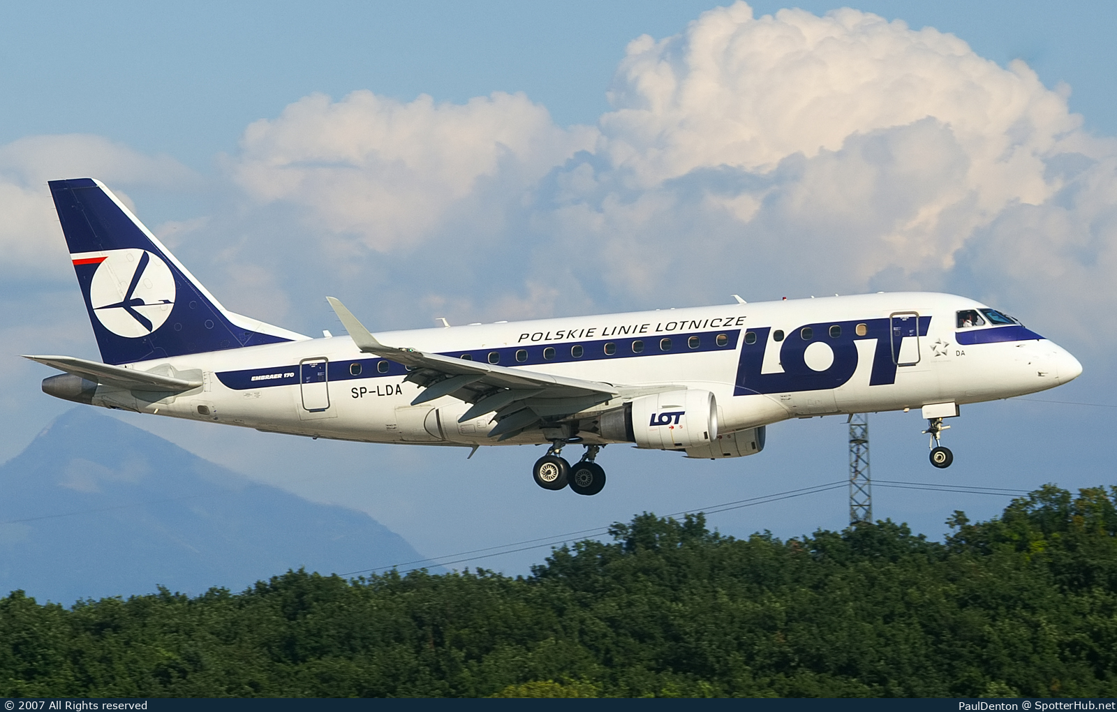 Photo of SP-LDA - Embraer ERJ-170STD operated by LOT Polish Airlines